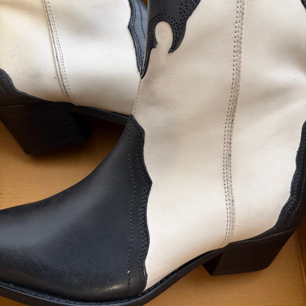 NIB Free People New Frontier Black and White Western Boots in Arctic Fox 38.5 - Picture 6 of 14